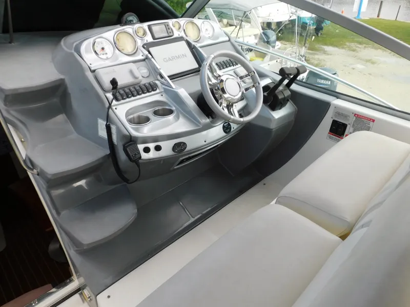 Slide: The Image of Monterey 330 Sport Yacht 2007 - 8035673