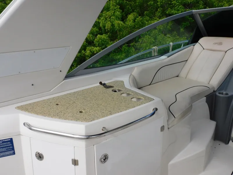 Slide: The Image of Monterey 330 Sport Yacht 2007 - 8035669