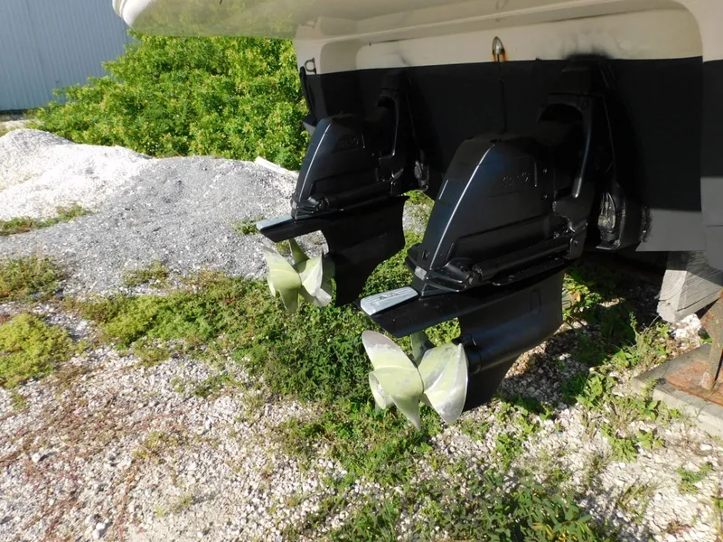 Slide: The Image of Monterey 330 Sport Yacht 2007 - 8035666