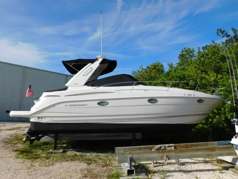 Slide: The Image of Monterey 330 Sport Yacht 2007 - 8035664