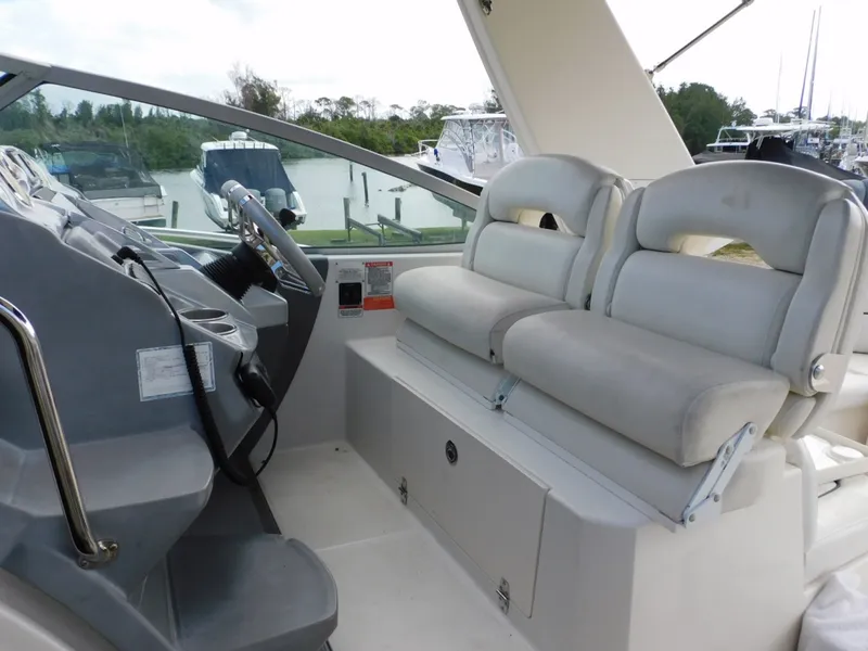 Slide: The Image of Monterey 330 Sport Yacht 2007 - 8035671