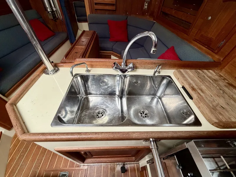 Slide: The Image of Pacific Seacraft Crealock 1997 - 8035726