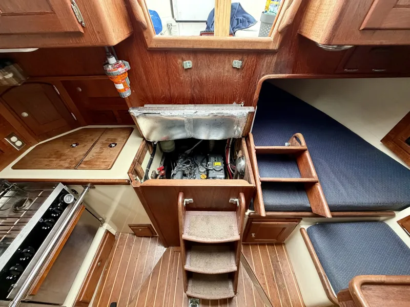 Slide: The Image of Pacific Seacraft Crealock 1997 - 8035730