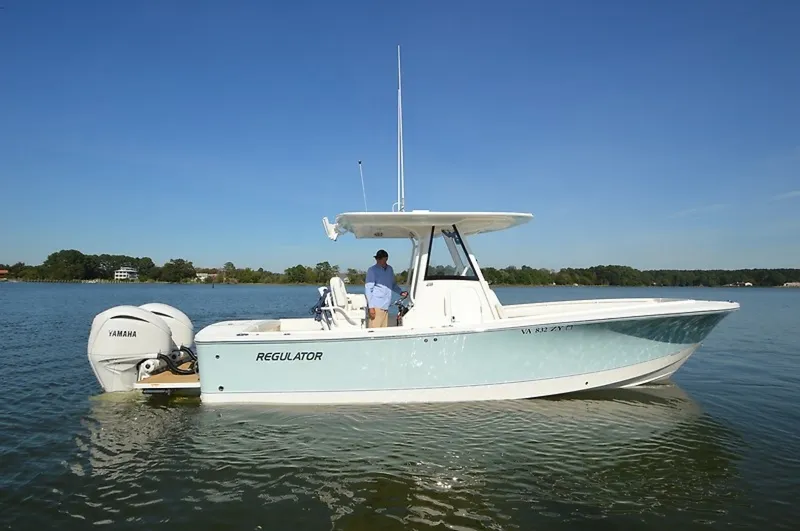 The Image of Regulator Marine 28 Forward Seating 2023 - 8036441