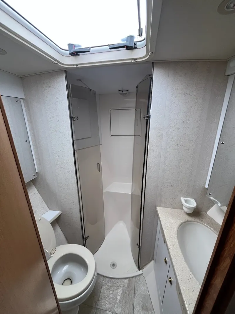 Slide: The Image of Guest Head on the 2004 Ocean Yachts 52 Super Sport - 8036740