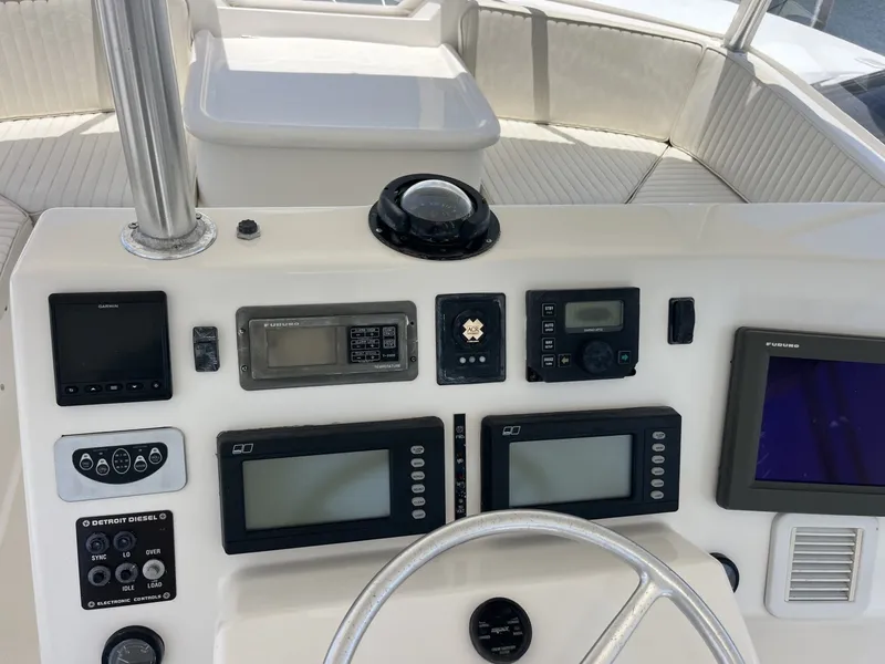 Slide: The Image of Helm and Flybridge Area on the 2004 Ocean Yachts 52 Super Sport - 8036681