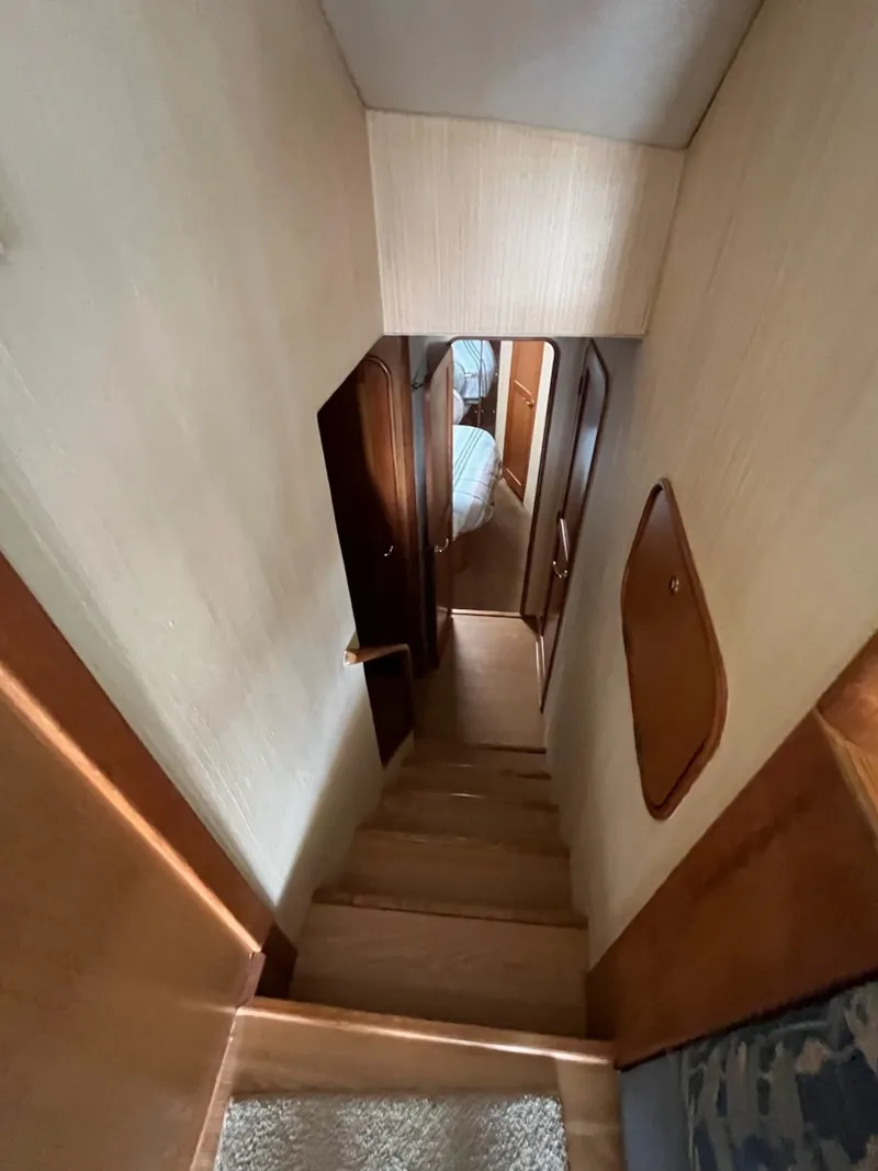 Slide: The Image of Companionway on the 2004 Ocean Yachts 52 Super Sport - 8036717