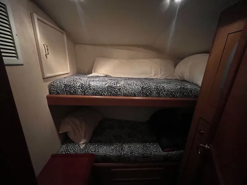 Slide: The Image of Guest Bunk Room on the 2004 Ocean Yachts 52 Super Sport - 8036728