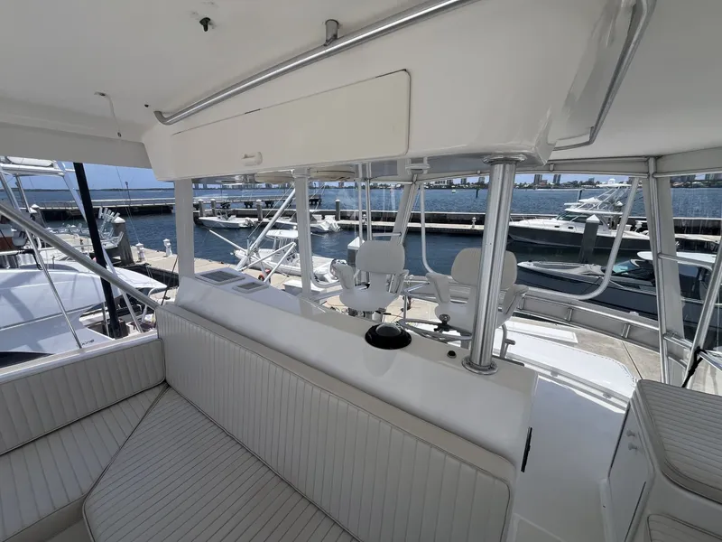 Slide: The Image of Helm and Flybridge Area on the 2004 Ocean Yachts 52 Super Sport - 8036680