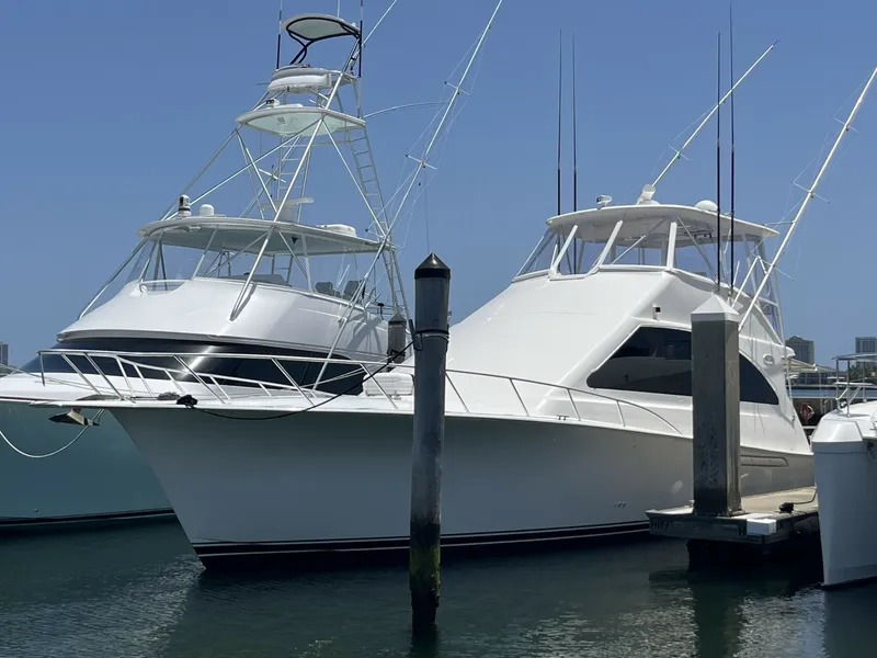 The Image of The 2004 Ocean Yachts 52 Super Sport Docked at a marina - 8036658