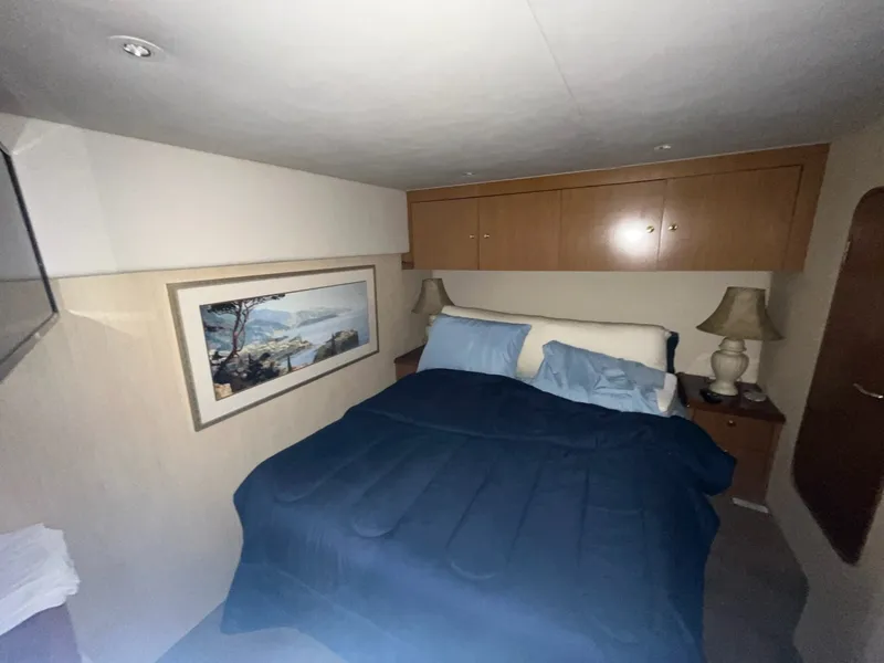 Slide: The Image of Guest Stateroom on the 2004 Ocean Yachts 52 Super Sport - 8036747