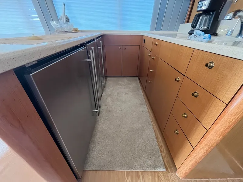 Slide: The Image of Galley area on the 2004 Ocean Yachts 52 Super Sport - 8036700