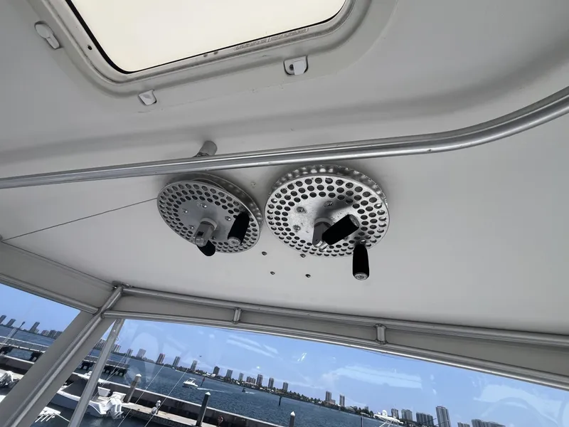 Slide: The Image of Helm and Flybridge Area on the 2004 Ocean Yachts 52 Super Sport - 8036684