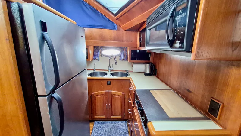 Slide: The Image of 1989 Carver 48 Californian - 8038601