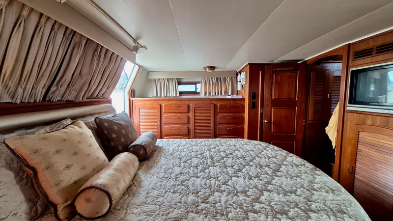 Slide: The Image of 1989 Carver 48 Californian - 8038630