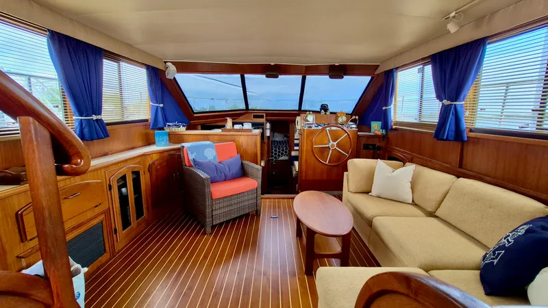 Slide: The Image of 1989 Carver 48 Californian - 8038597