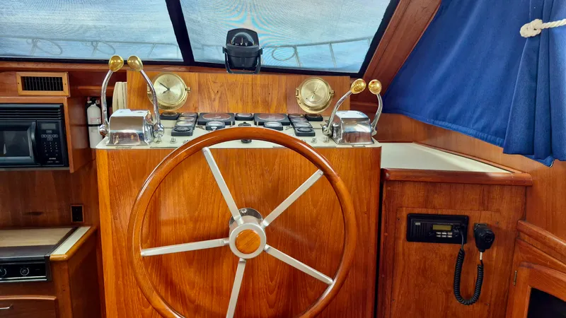 Slide: The Image of 1989 Carver 48 Californian - 8038619