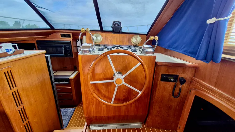 Slide: The Image of 1989 Carver 48 Californian - 8038599