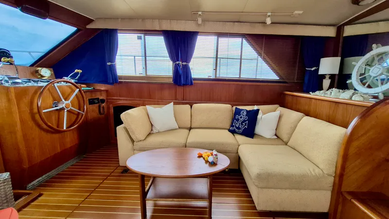 Slide: The Image of 1989 Carver 48 Californian - 8038600