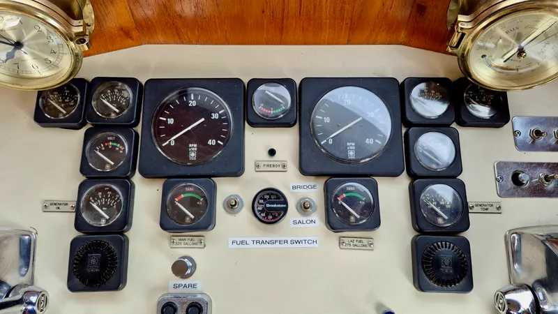 Slide: The Image of 1989 Carver 48 Californian - 8038618