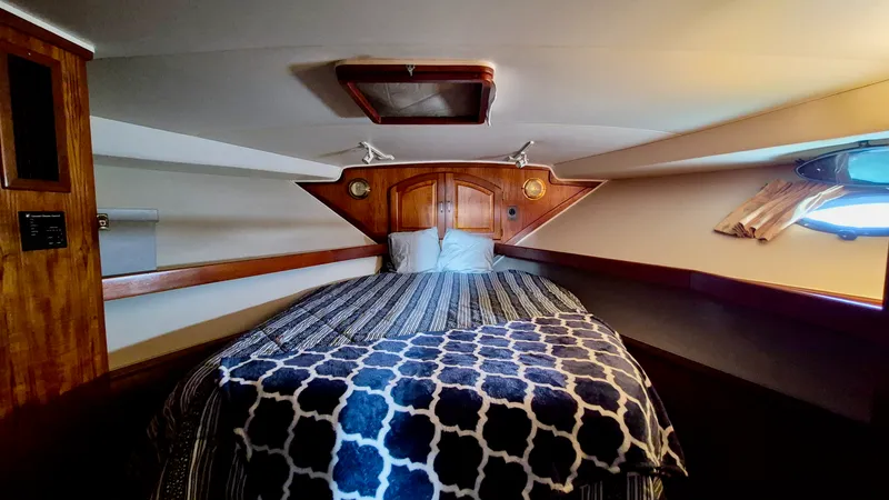 Slide: The Image of 1989 Carver 48 Californian - 8038607