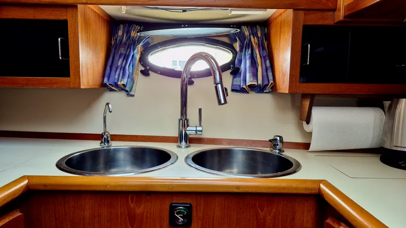 Slide: The Image of 1989 Carver 48 Californian - 8038603