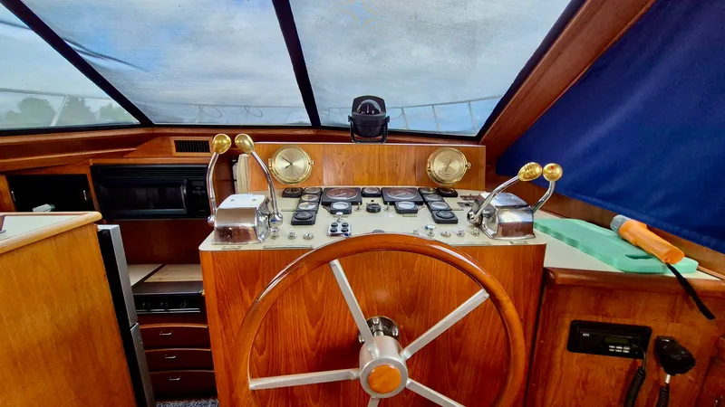 Slide: The Image of 1989 Carver 48 Californian - 8038617