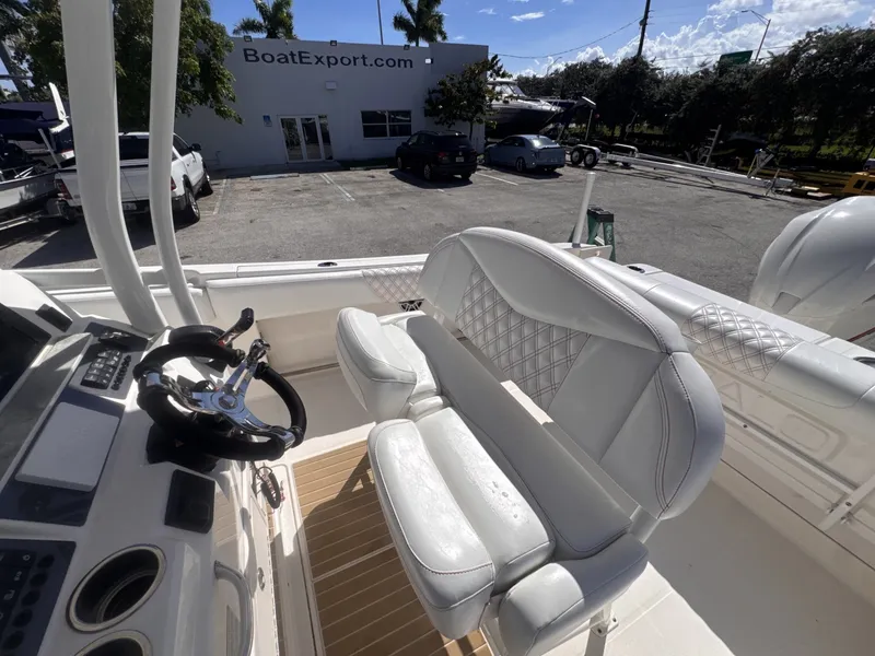 Slide: The Image of Robalo R242 2017 - 8039353