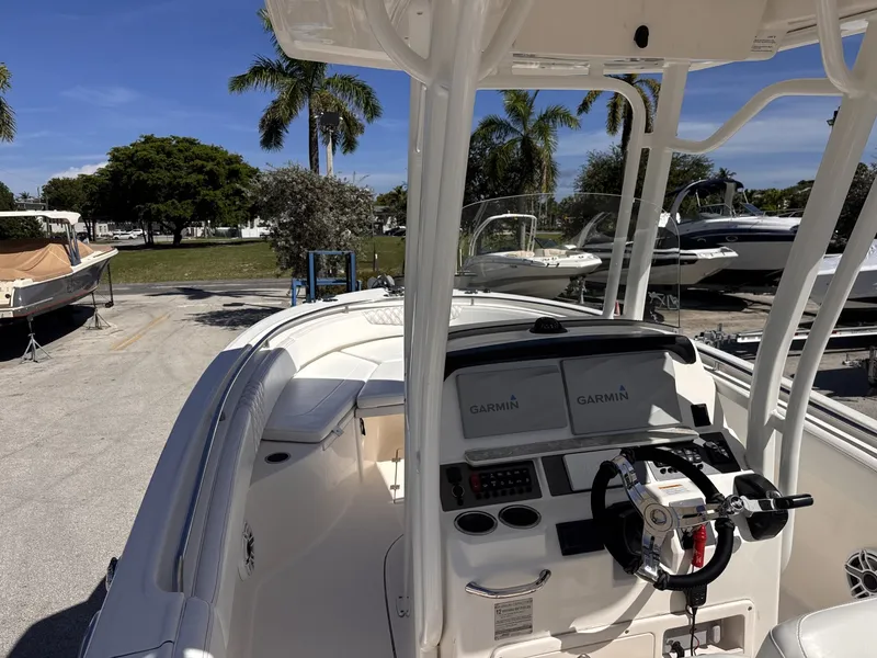 Slide: The Image of Robalo R242 2017 - 8039349