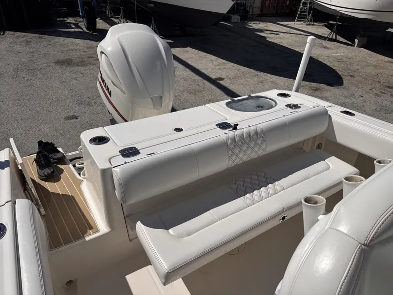 Slide: The Image of Robalo R242 2017 - 8039347
