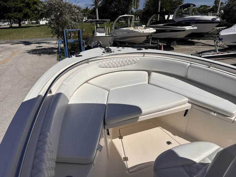 Slide: The Image of Robalo R242 2017 - 8039354