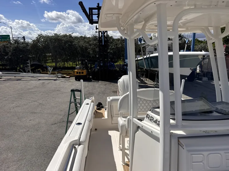 Slide: The Image of Robalo R242 2017 - 8039358