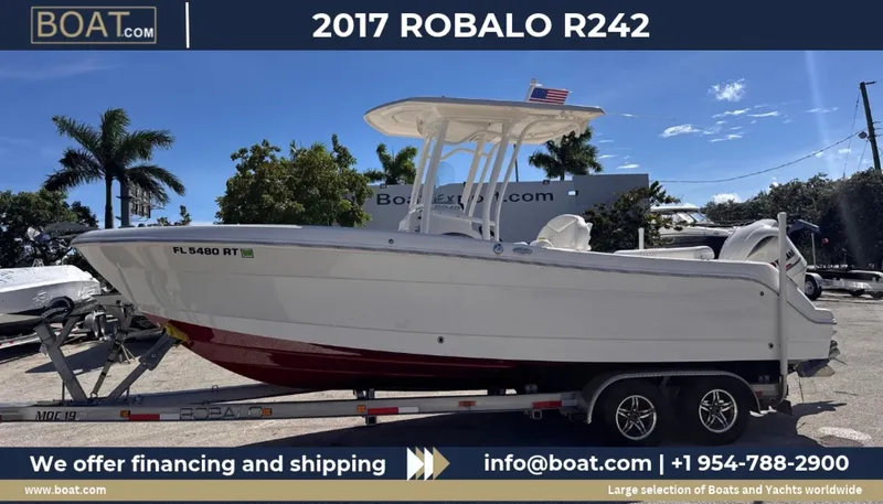 Slide: The Image of Robalo R242 2017 - 8039338