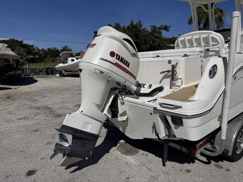 Slide: The Image of Robalo R242 2017 - 8039343