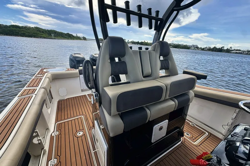 Slide: The Image of Tidewater 320 CC Adventure 2019 - 8044724