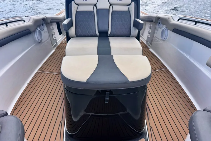Slide: The Image of Tidewater 320 CC Adventure 2019 - 8044703
