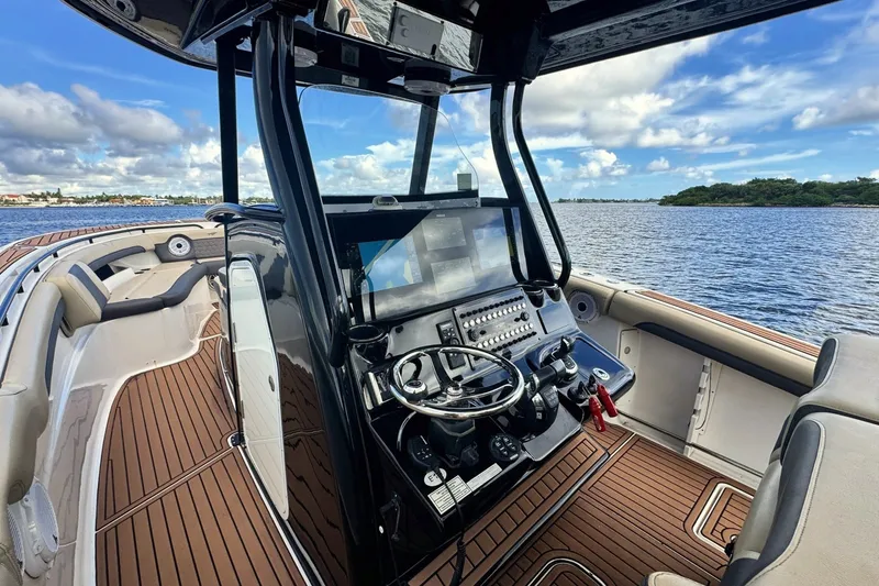 Slide: The Image of Tidewater 320 CC Adventure 2019 - 8044719