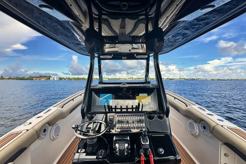 Slide: The Image of Tidewater 320 CC Adventure 2019 - 8044712
