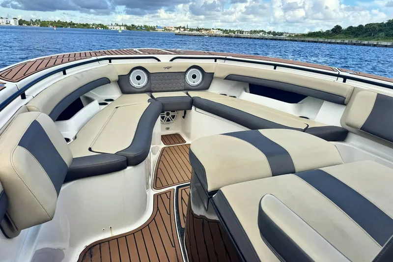 Slide: The Image of Tidewater 320 CC Adventure 2019 - 8044684