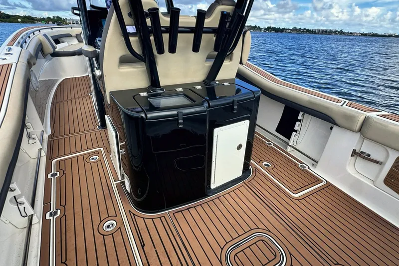 Slide: The Image of Tidewater 320 CC Adventure 2019 - 8044728