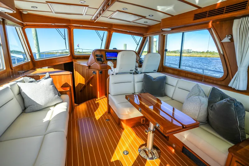 Slide: The Image of Sabre 48 Salon Express 2022 - 8045900