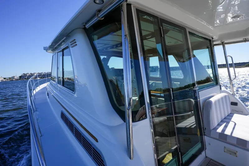 Slide: The Image of Sabre 48 Salon Express 2022 - 8045959