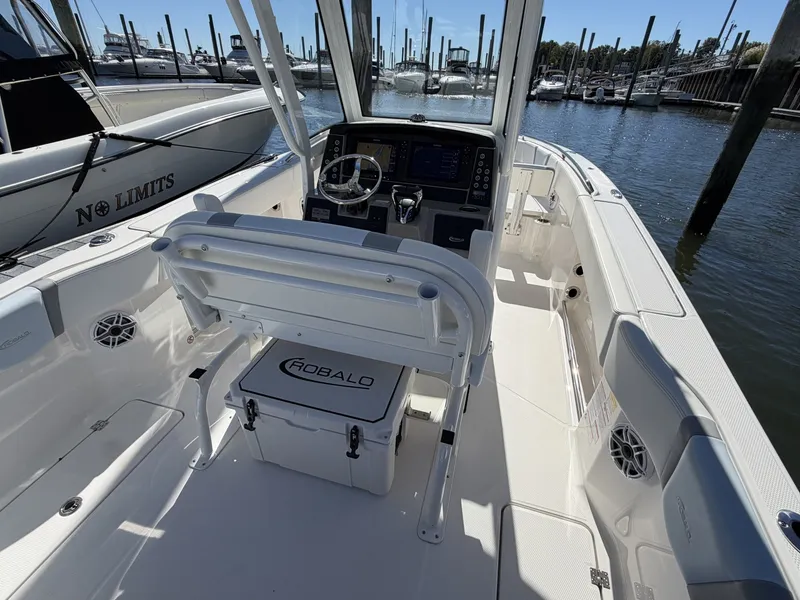 Slide: The Image of Robalo R250 2025 - 8046096