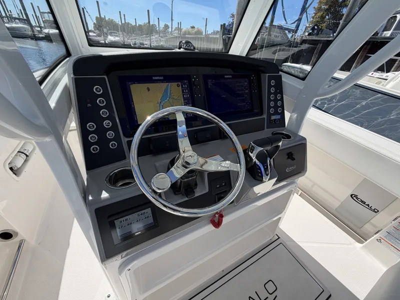 Slide: The Image of Robalo R250 2025 - 8046101