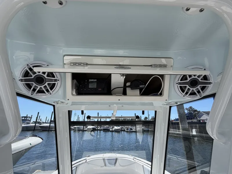 Slide: The Image of Robalo R250 2025 - 8046098