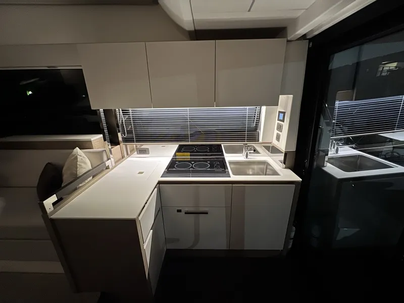 Slide: The Image of Prestige 460 2022 - 8046230