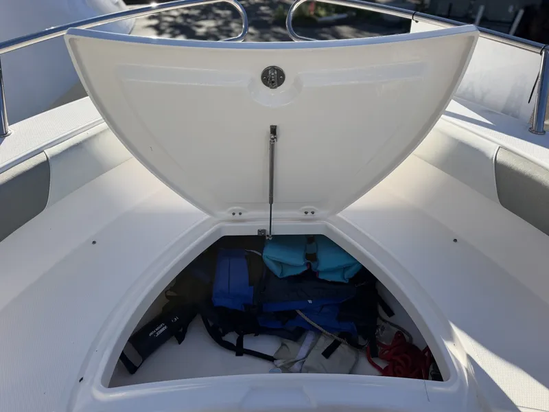 Slide: The Image of Everglades 230 Center Console 2014 - 8046261