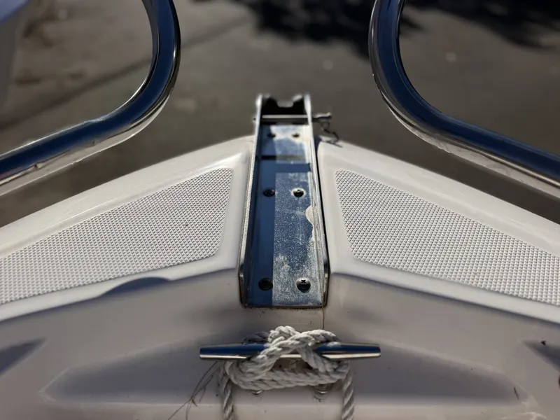 Slide: The Image of Everglades 230 Center Console 2014 - 8046264