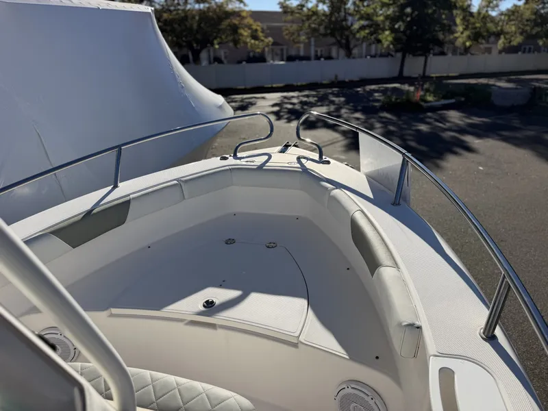 Slide: The Image of Everglades 230 Center Console 2014 - 8046259