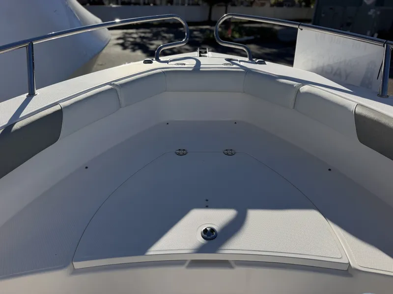 Slide: The Image of Everglades 230 Center Console 2014 - 8046262